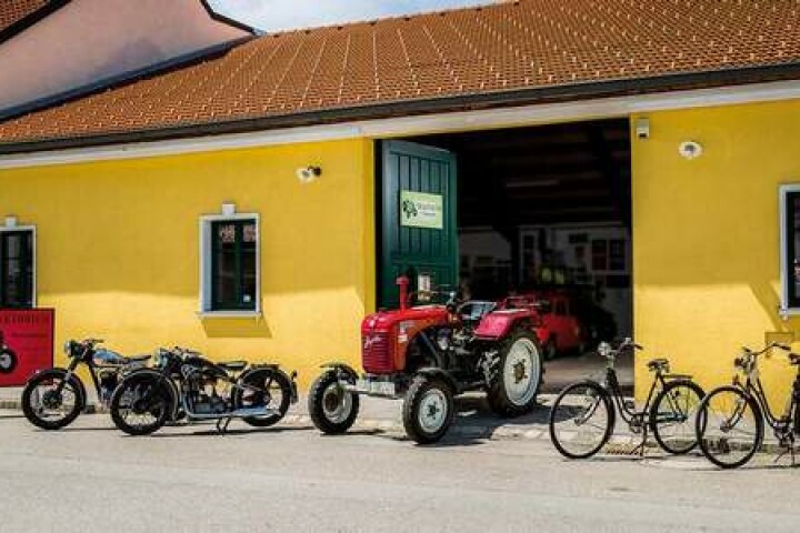 “Traktorium” – a tractor yard Its collection of tractors is definitely worth seeing. It is complemented by motorcycles, scooters, bicycles and various farm equipment. Guided tours are provided on request, pleasure rides to view the surroundings are available.