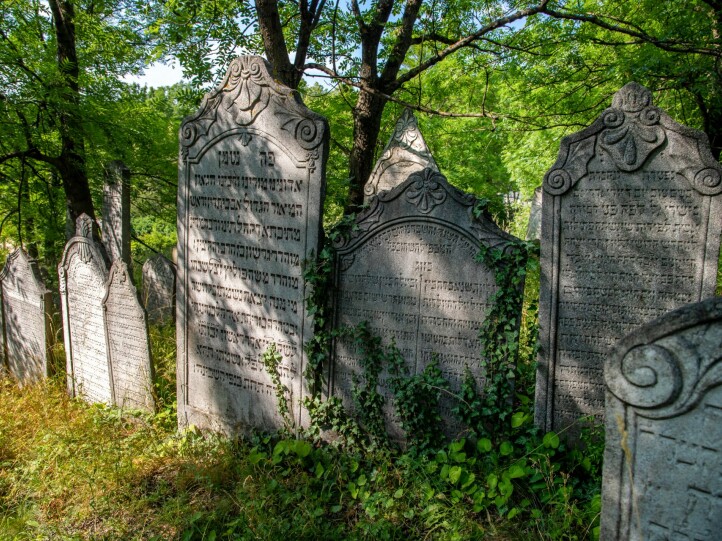 Jewish cemetery and ceremonial hall
